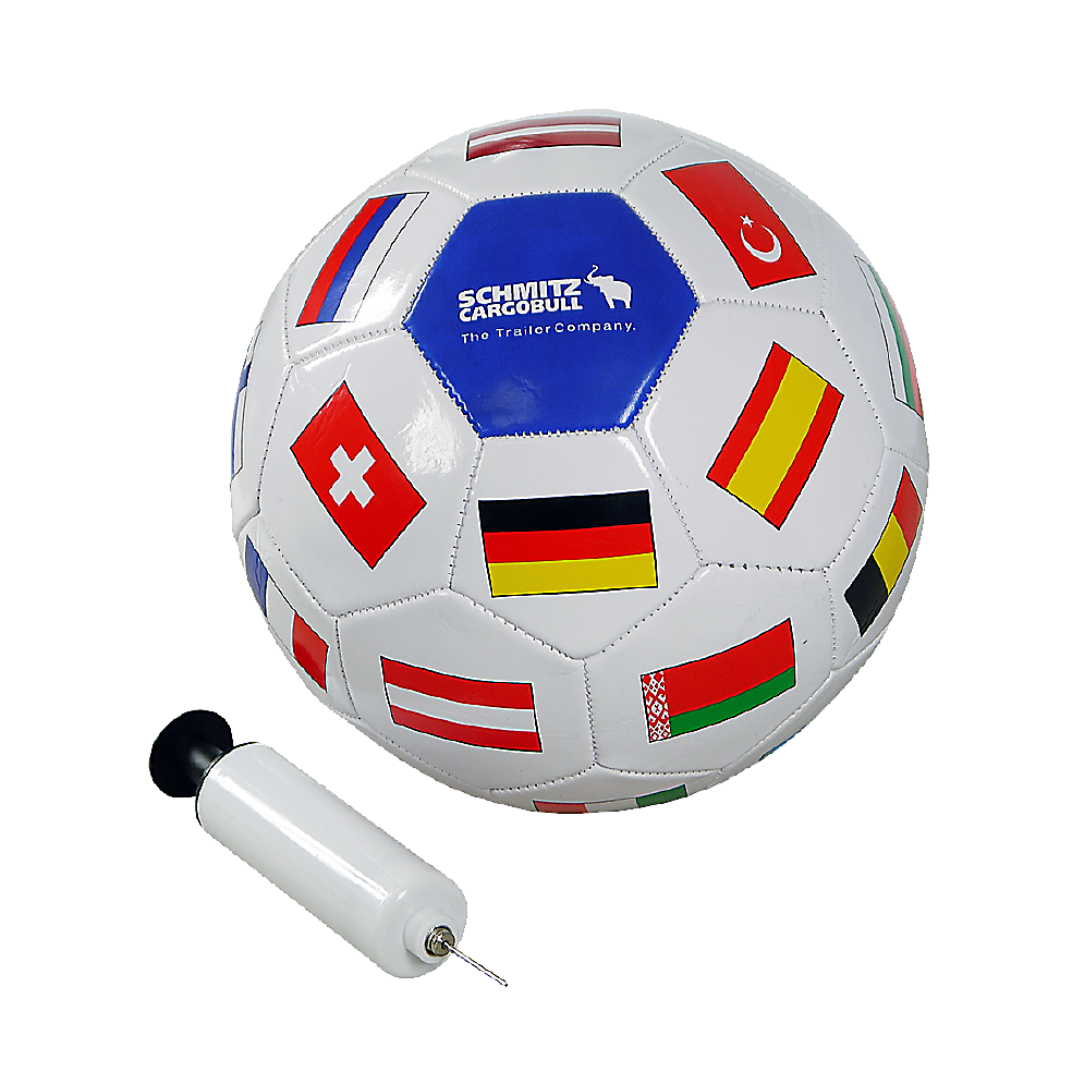 Fußball mit Luftpumpe und dem Logo von Schmitz Cargobull