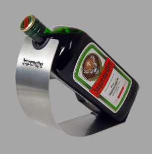 Flaschenschaukel mit dem Logo von Jägermeister