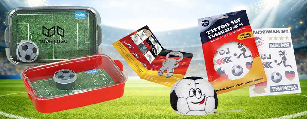 Collage verschiedener WM Werbeartikel